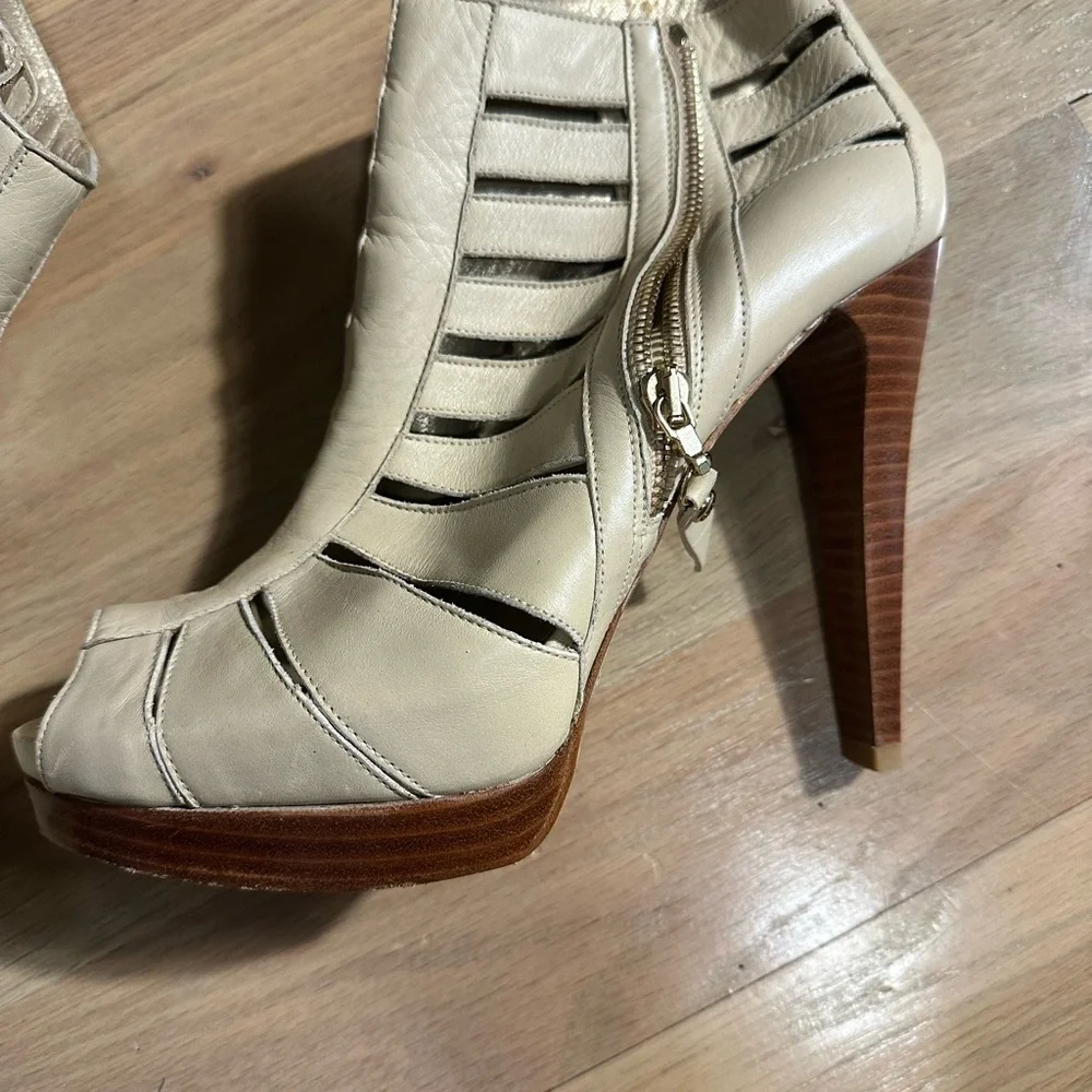 Stuart Weitzman  Shoes - Picture 3 of 4